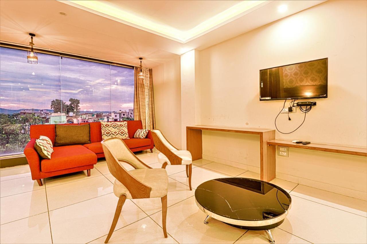 דהראדון The Glory Hotel מראה חיצוני תמונה